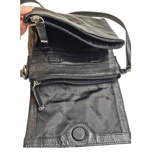 Calvin Klein Black Pebbled Leather Crossbody Purse with Faux Lock On Front - Picture 3 of 10